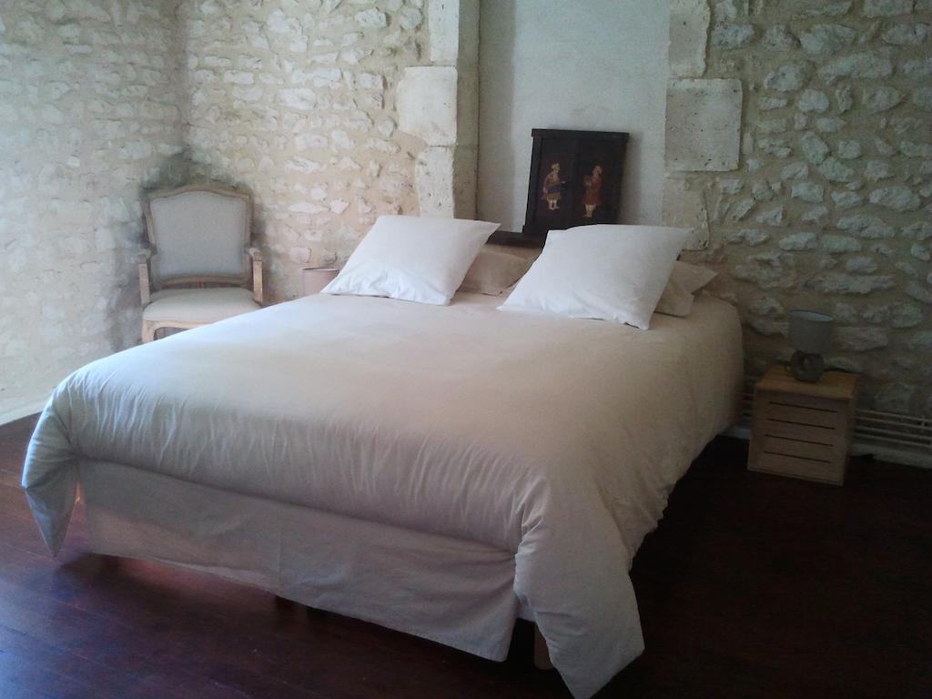 Chambres d'Hôtes La Grange Au Bois Champagne-et-Fontaine Quarto foto
