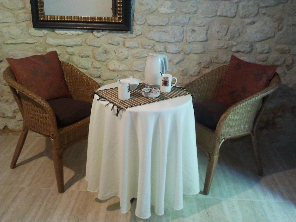 Chambres d'Hôtes La Grange Au Bois Champagne-et-Fontaine Quarto foto