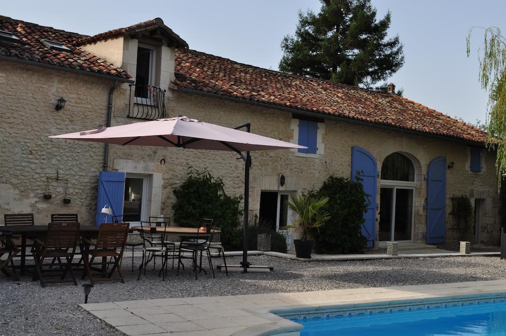 Chambres d'Hôtes La Grange Au Bois Champagne-et-Fontaine Exterior foto